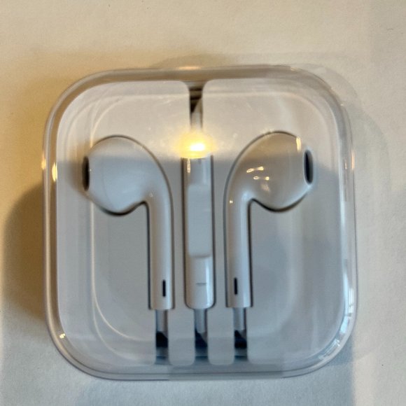 Apple Other - NWT Apple ear bud headphones